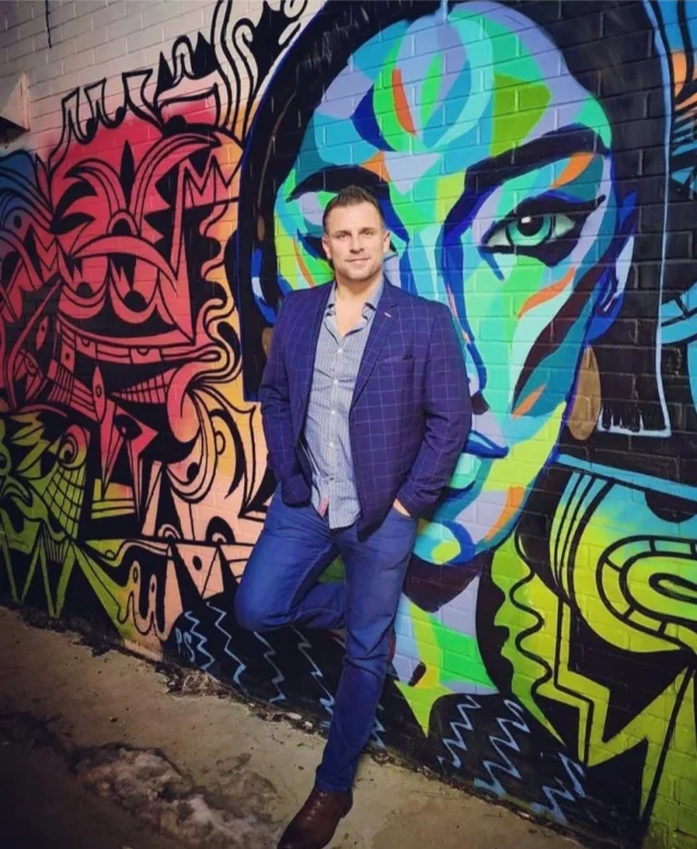 I’ve walked just about every alleyway in Toronto… mostly on purpose. I’ve also probably had a beer on a patio you should be living beside.
From hidden side streets to the blocks everyone argues about, I know the corners, the shortcuts, and which ones are actually worth your money.If you’re looking to buy, sell, or accidentally end up in the right neighbourhood — I can help with that.Reach out today for a chat about your real estate dreams.www.odanovic.com
.
.
.
.
.
.
.
#torontorealtor #realestate #toronto #gta gtarealt